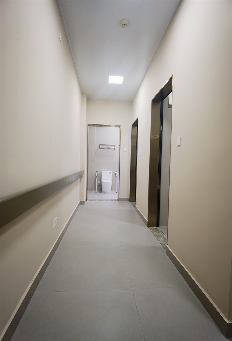 长者洗浴间走廊