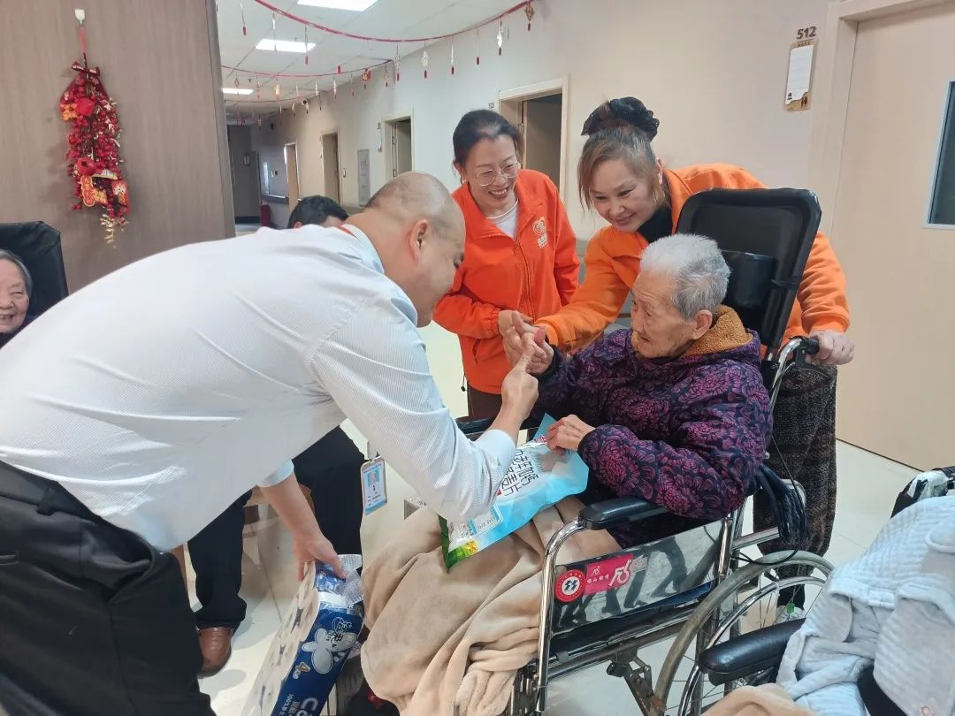 情暖夕阳|惠州市科贸职业技术学校走进惠康康养中心开展送温暖慰问活动
