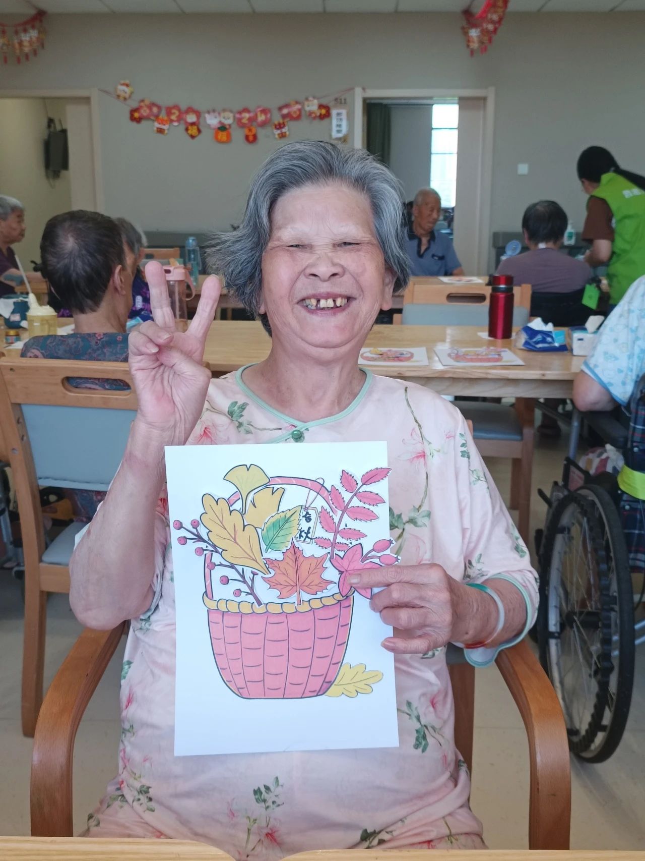 惠康康养|“一叶知秋，尽在篮中”立秋创意树叶画主题活动